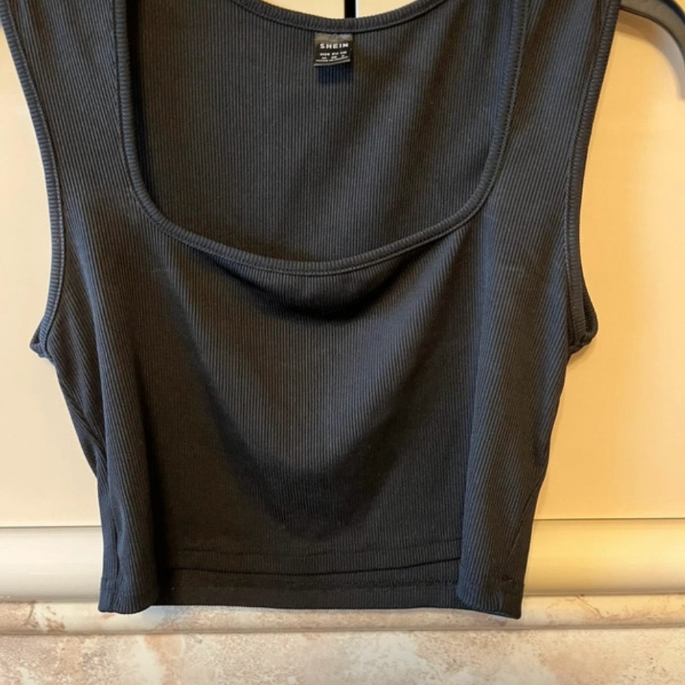 SHEIN Black Ribbed Scoop Neck Crop Tank